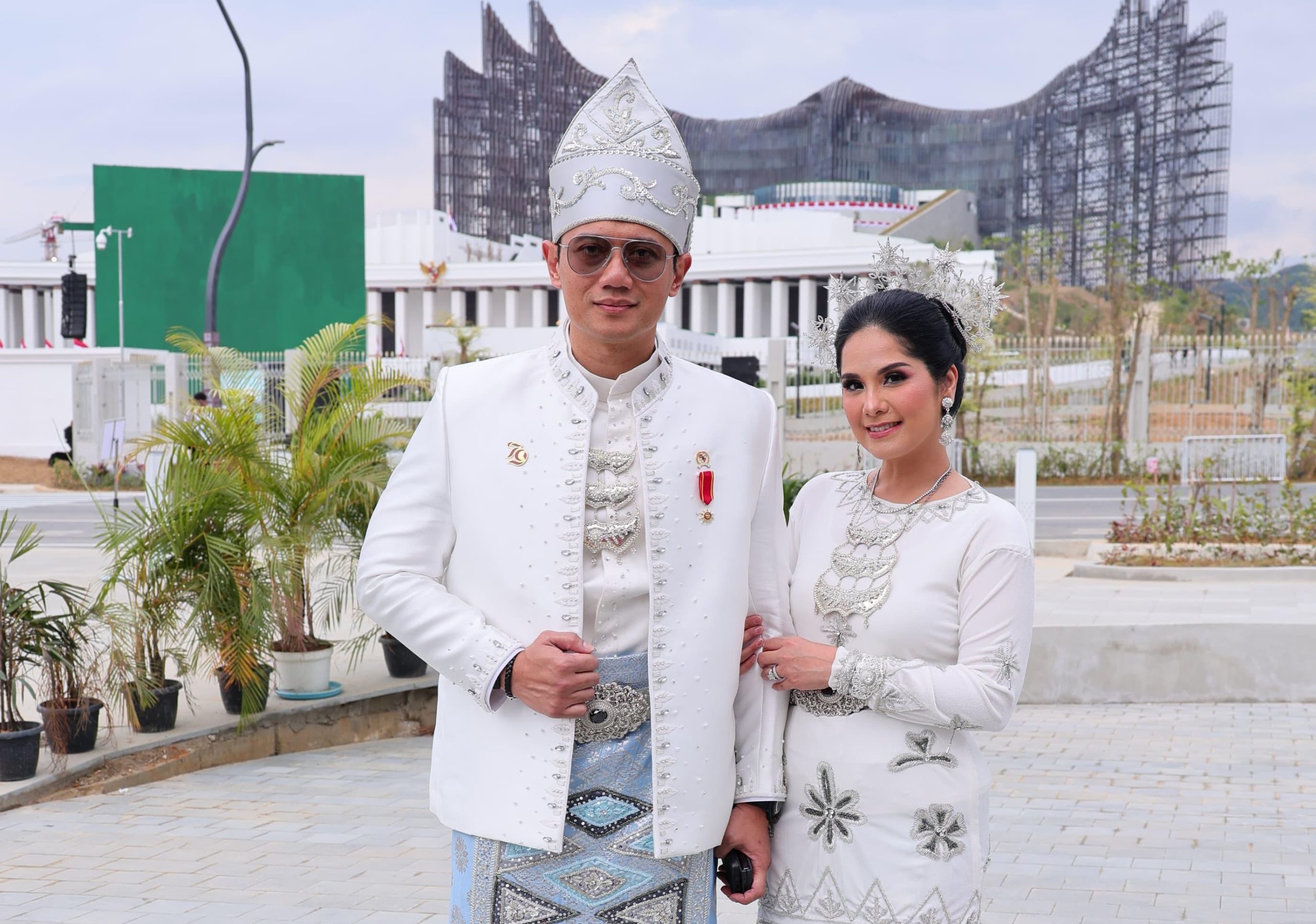 Menteri AHY Kenakan Baamar Galung Pancar Matahari dari Kalimantan Tengah pada Upacara Peringatan HUT ke-79 Kemerdekaan RI