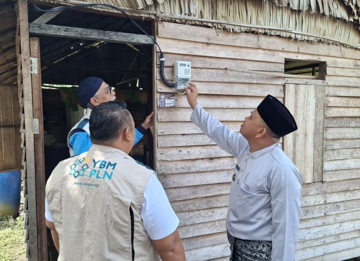 YBM PLN Wujudkan Mimpi 5 Warga Sungkai Belidak Nikmati Listrik PLN