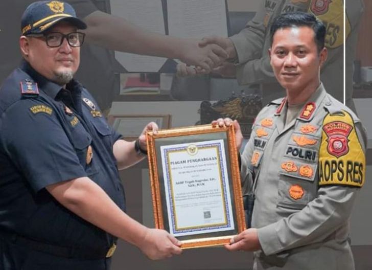 Polres Bengkayang Terima Penghargaan Dari Dirjen Bea dan Cukai Atas Keberhasilan Tindak Rokok Ilegal