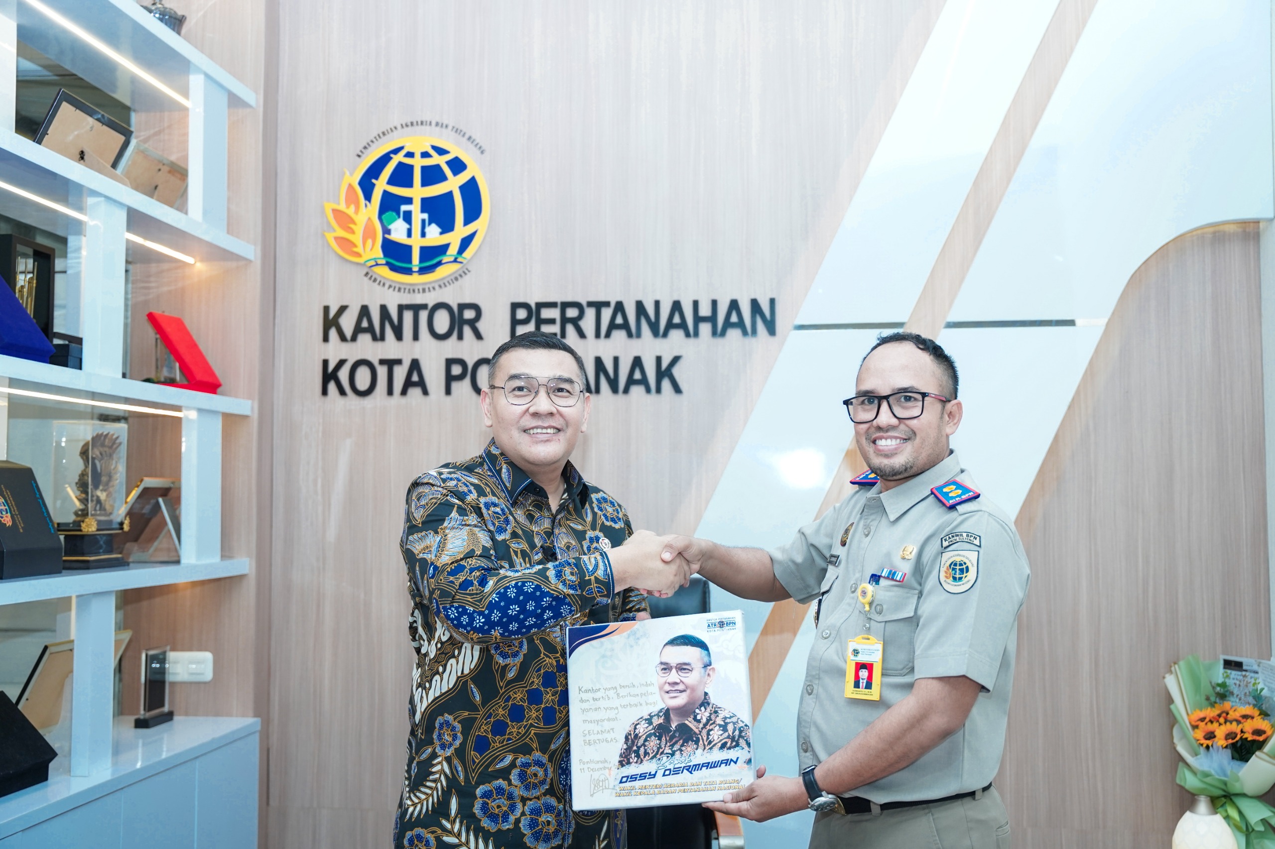 Wakil Menteri ATR / Wakil Kepala BPN lakukan Pembinaan dan Peninjauan Pelayanan Publik di Kantor Pertanahan Kota Pontianak