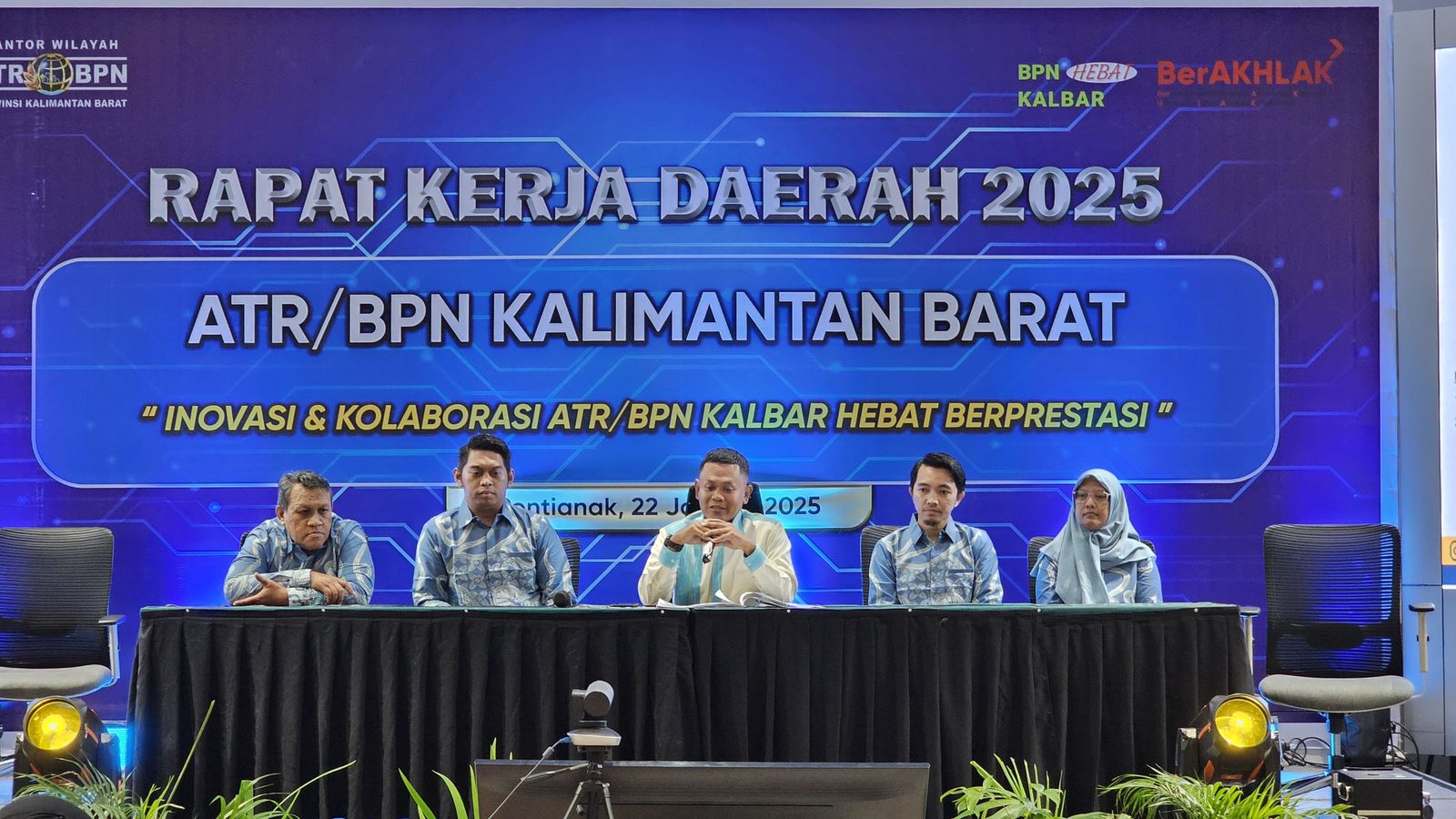 Rapat Kerja Daerah : “Inovasi dan Kolaborasi ATR/BPN Kalbar Hebat Berprestasi”.