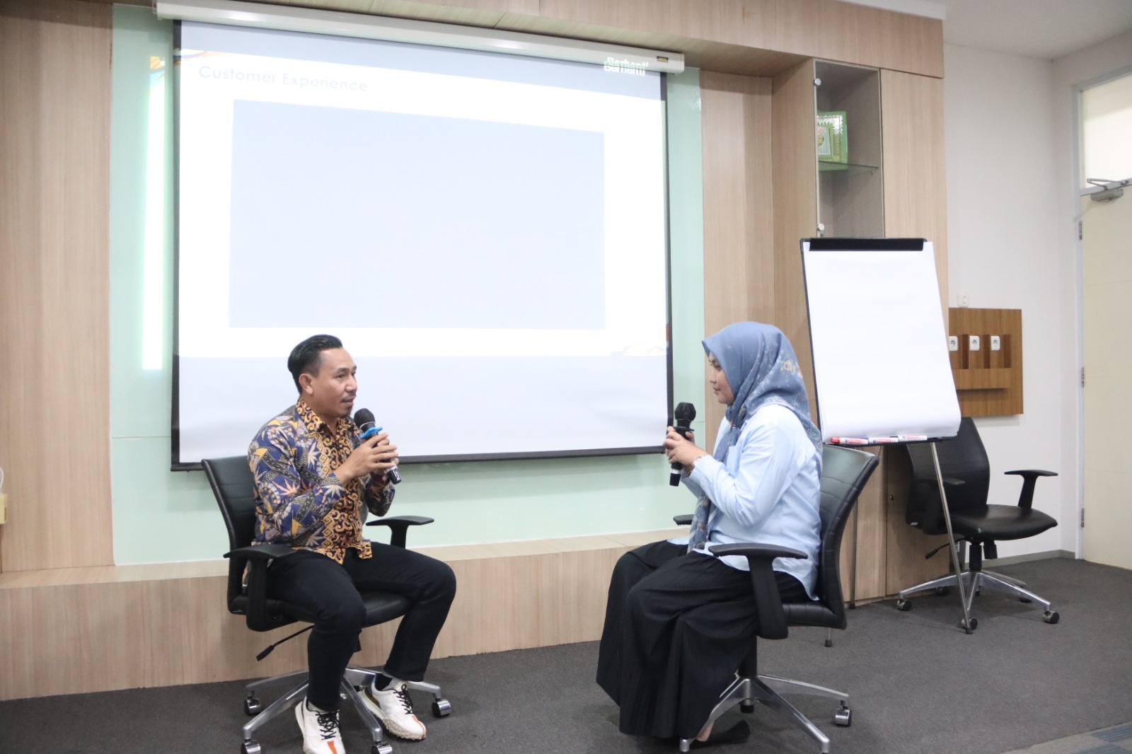 Wujudkan Pelayanan Publik yang Berkualitas dan Profesional : Kantor Pertanahan Kota Pontianak ikuti Service Excellent Training