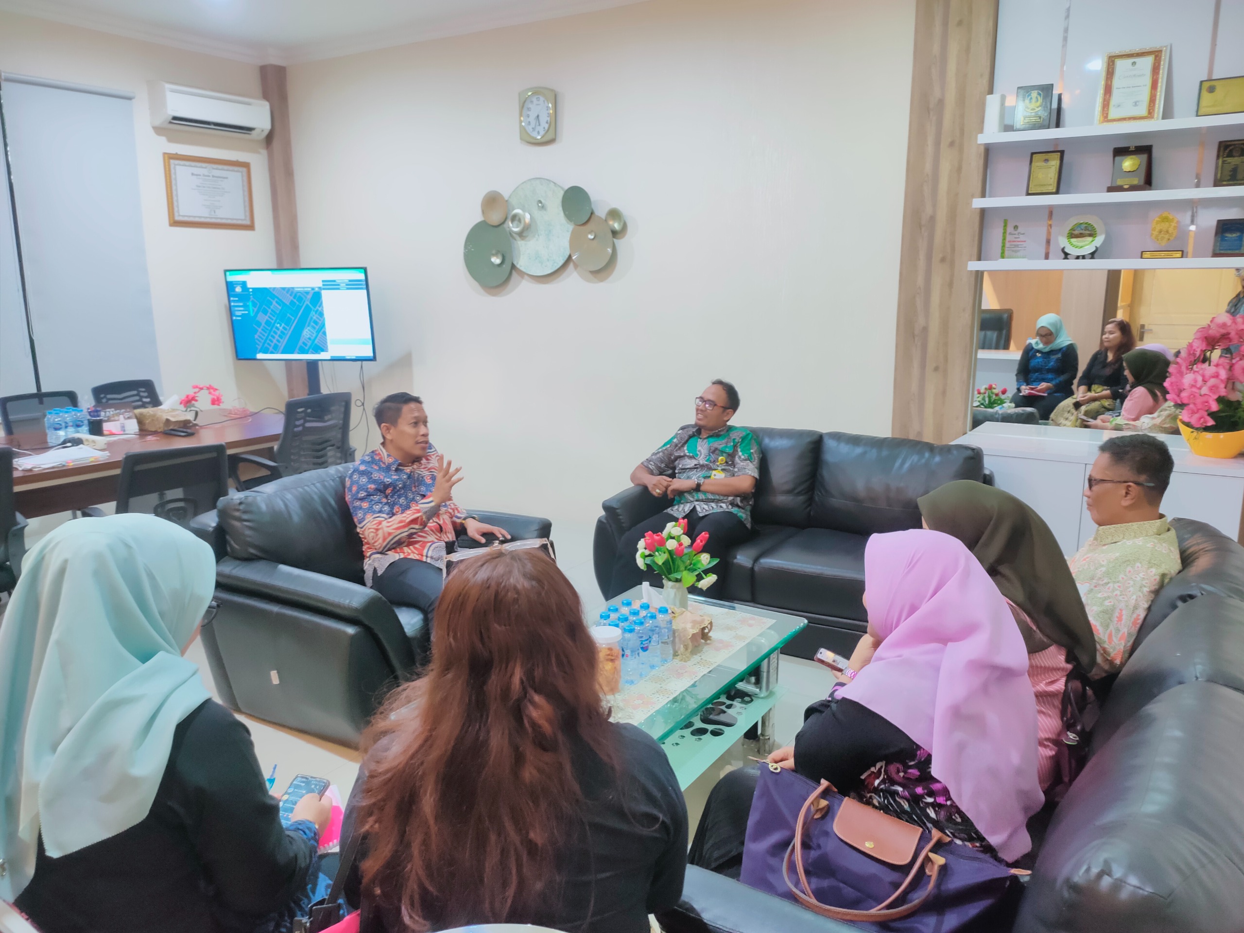 Meningkatkan Sinergi dan Pemahaman Kantah Kab. Sanggau melakukan Sharing Session Pembangunan Zona Integritas ke Kantah Kota Pontianak