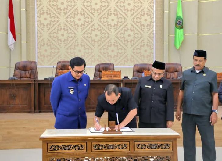 DPRD Singkawang Setujui Dua Raperda Menjadi Perda